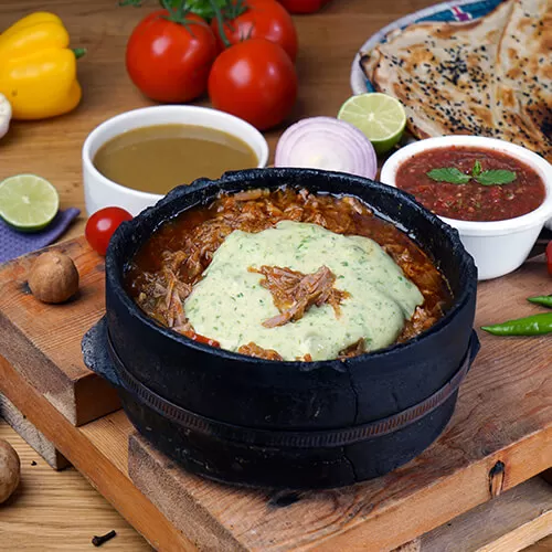 الطاجن اليمني: طعم الأصالة والتقاليد في كل قضمة